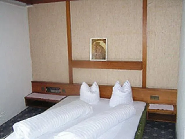 C+M+B Hotel location